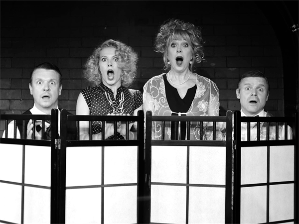 Zavřete oči, swing přichází